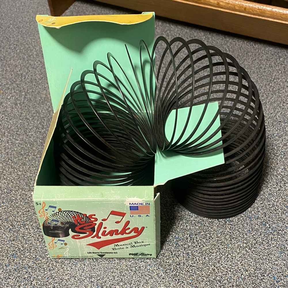 *1(love)Single Slinky ~ Hours of potentially annoying fun 😉✌️❤️ Nostalgic Toys
